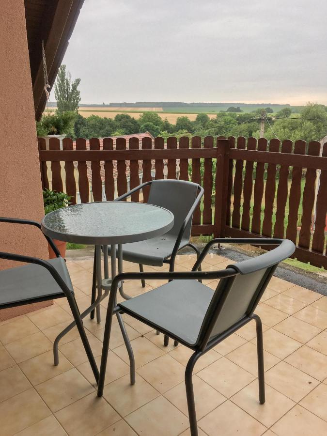 Baranya Apartman Ata Luaran gambar